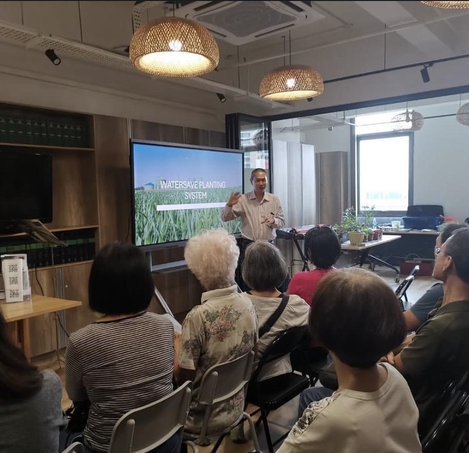 A speaker presenting the WaterSave Planting System to attendees